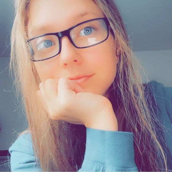 Profile Picture of Erica Marie (@18ristaue) on Poshmark