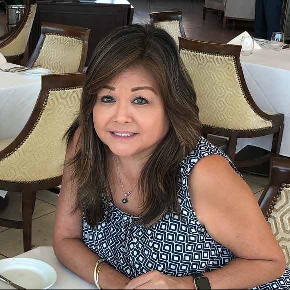 Profile Picture of Collette Arakaki (@cocoarakaki) on Poshmark