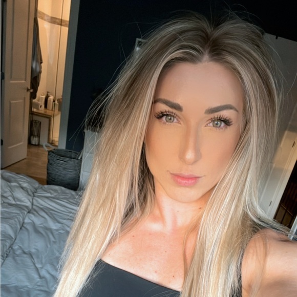 Profile Picture of Kayla Kirkness (@kaylakirkness) on Poshmark