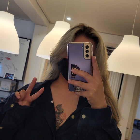 Profile Picture of Jen Huang (@elloitsjenn) on Poshmark