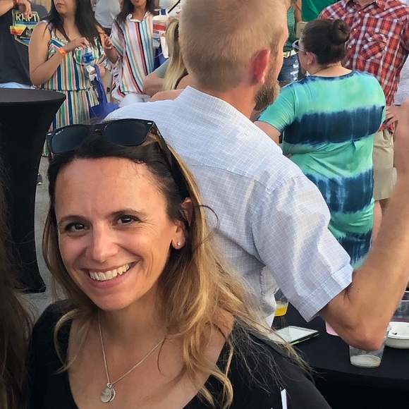 Profile Picture of Angels Hardecke (@acdimm) on Poshmark