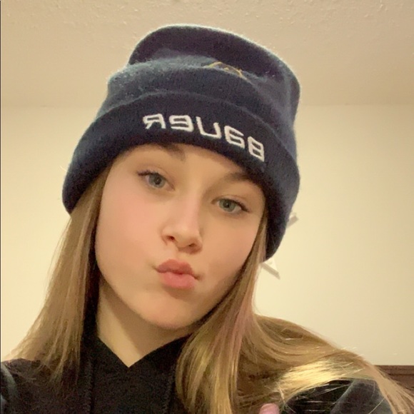 Profile Picture of Stella Mitchell (@stellajmitchell) on Poshmark