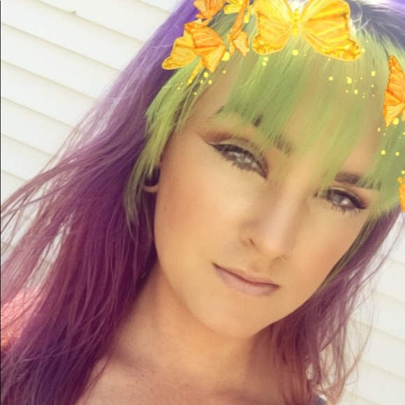 Profile Picture of Rachael Siok (@rkb714) on Poshmark