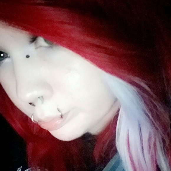 Profile Picture of Mavey Fariss (@morguebunny) on Poshmark