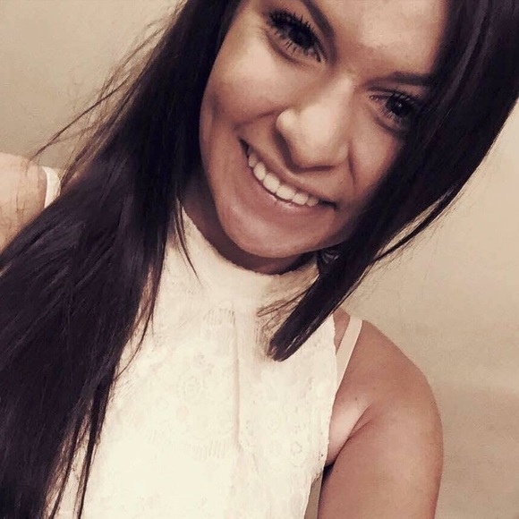 Profile Picture of Maiya Stonerock (@maillxo9617) on Poshmark