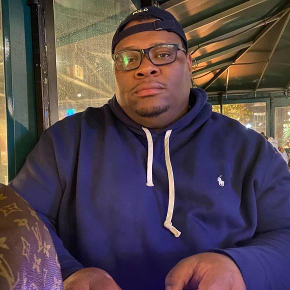 Profile Picture of Omar Mims (@omimssr) on Poshmark