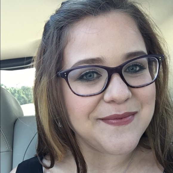 Profile Picture of Cayla Manoff (@caylam5) on Poshmark