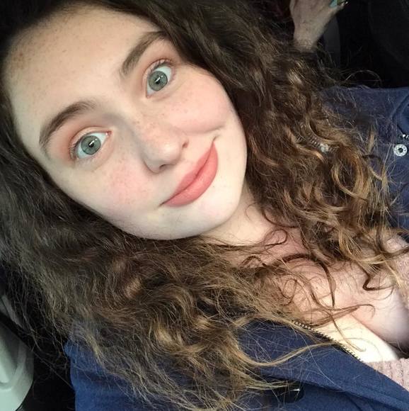 Profile Picture of Christina Whitlock (@christinabobina) on Poshmark