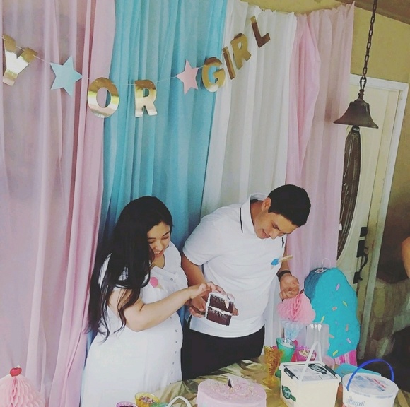 Profile Picture of Yesenia Cuevas (@yeseniacuevas) on Poshmark