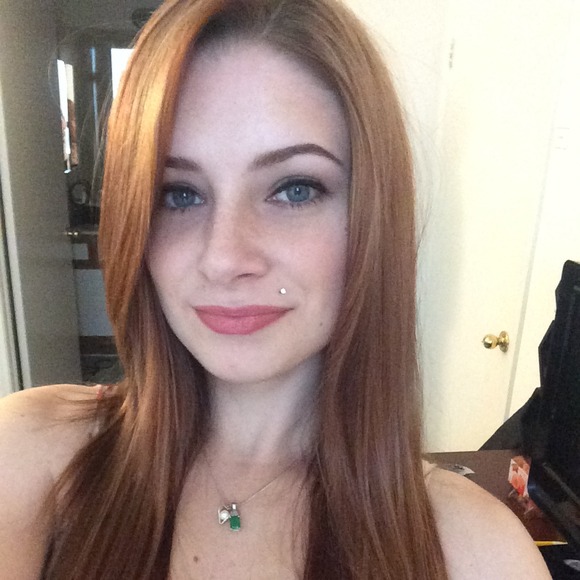 Profile Picture of Gina Lebsack (@gimairle) on Poshmark