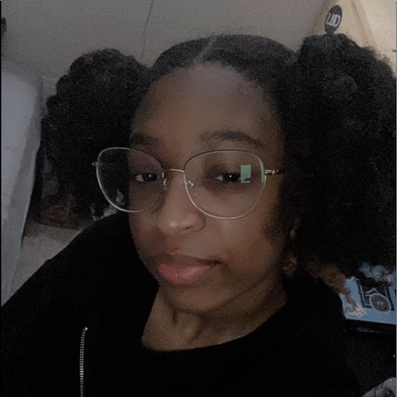 Profile Picture of Jasmine Castle (@drizzy_jazzy) on Poshmark