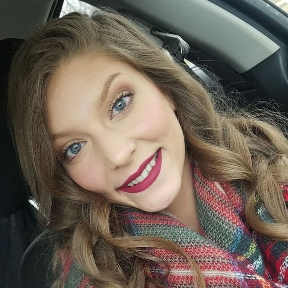 Profile Picture of Regina Sansoucie (@20regina15) on Poshmark