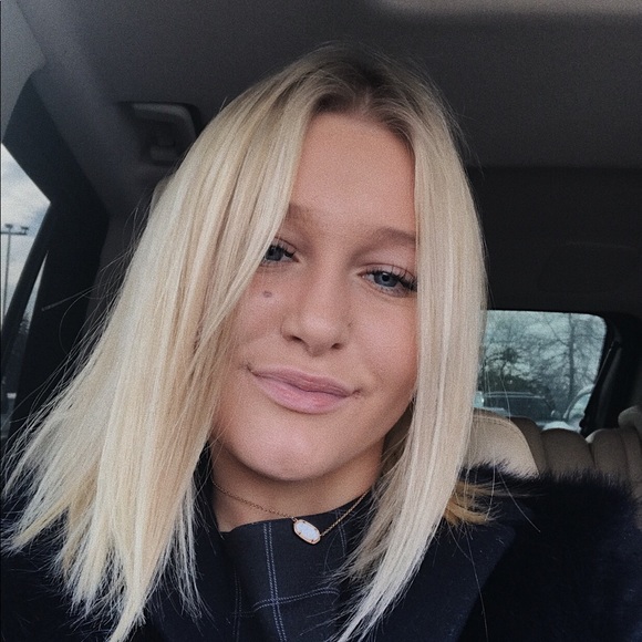 Profile Picture of Emily Soroka (@sorokaemily) on Poshmark