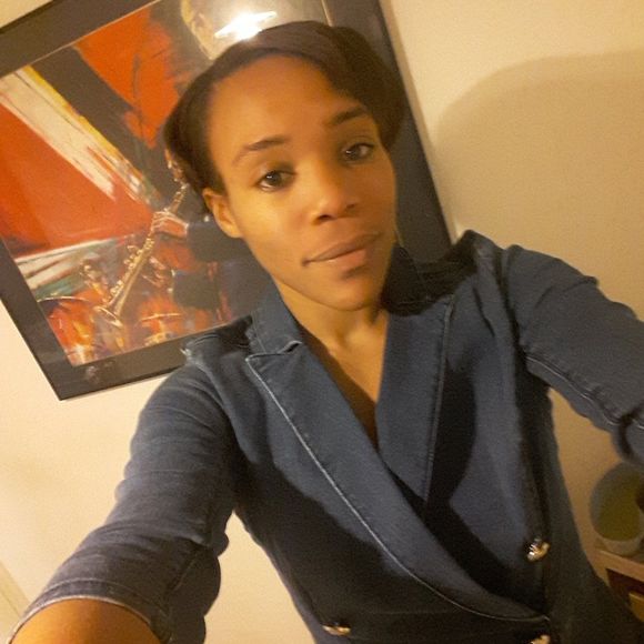 Profile Picture of Amira Alexander (@amiraalexander) on Poshmark