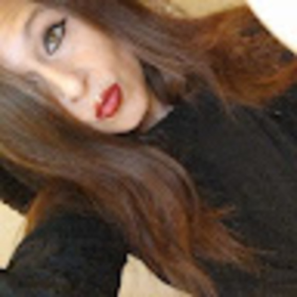 Profile Picture of Vivian Duffina (@vduffina) on Poshmark