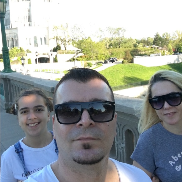 Elton Bardhi - Poshmark Profile Picture of Elton Bardhi (@eltonbardhi) on Poshmark