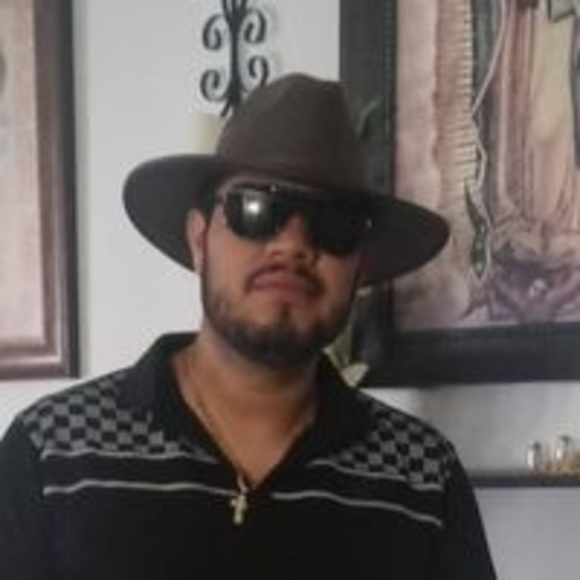 Profile Picture of Martin Loreto (@martinloreto63) on Poshmark