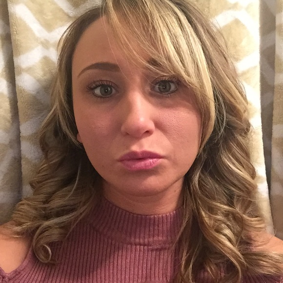 Profile Picture of Briana Roberts (@brimercedes4) on Poshmark