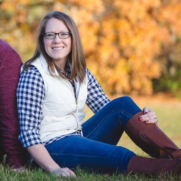 Profile Picture of Danielle Fluke (@daniellefluke) on Poshmark