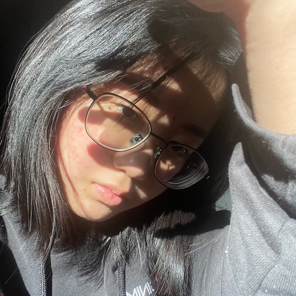 Profile Picture of Pazia Alberta (@paziaa) on Poshmark