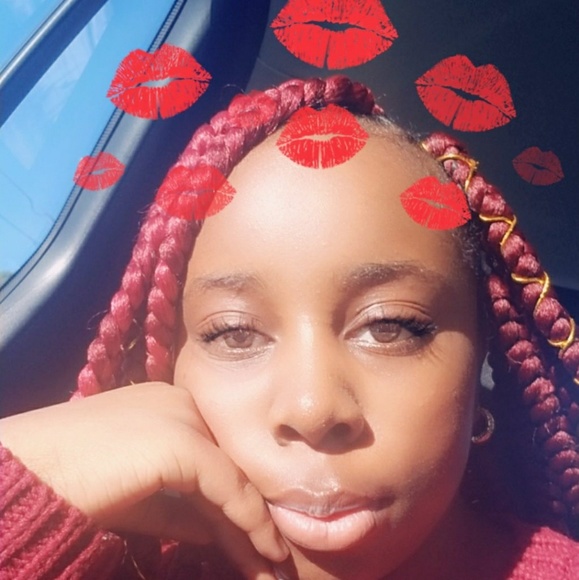 Profile Picture of Alexandra Chambers (@alexandrachambe) on Poshmark