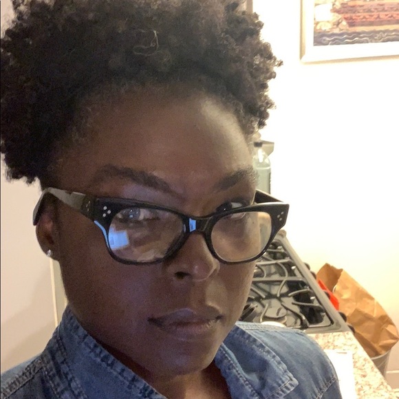 Profile Picture of Bahia Ramos (@brsynnottbk) on Poshmark