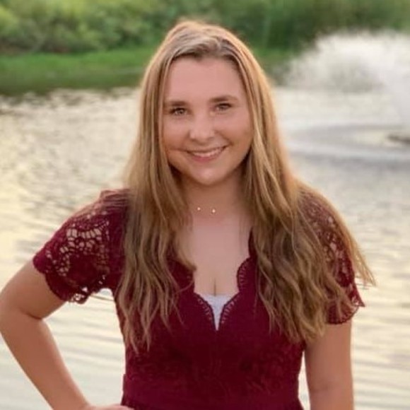 Profile Picture of Tera Reynolds (@teradreynolds) on Poshmark