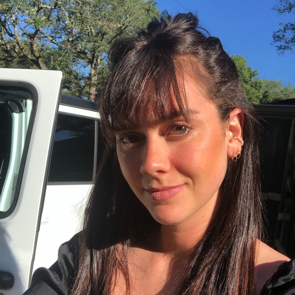 Profile Picture of Julia Carlota (@julia_nicolosi) on Poshmark