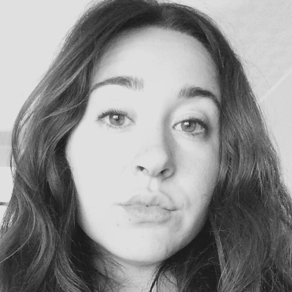 Profile Picture of Samantha Kopfmann (@sakopfmann) on Poshmark