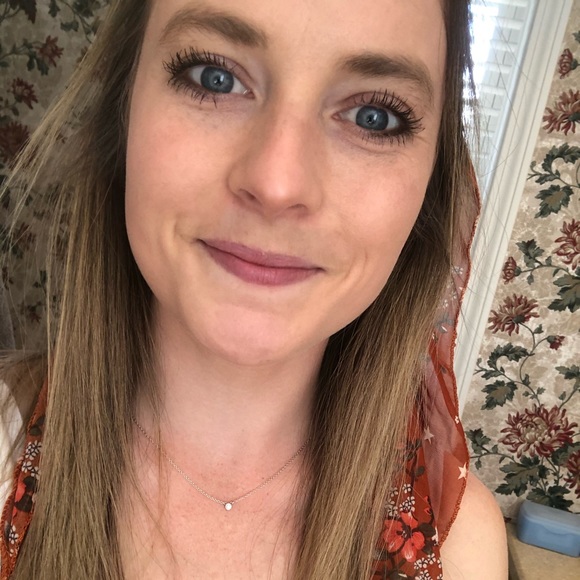 Profile Picture of Danielle Cambray (@daniellec1042) on Poshmark