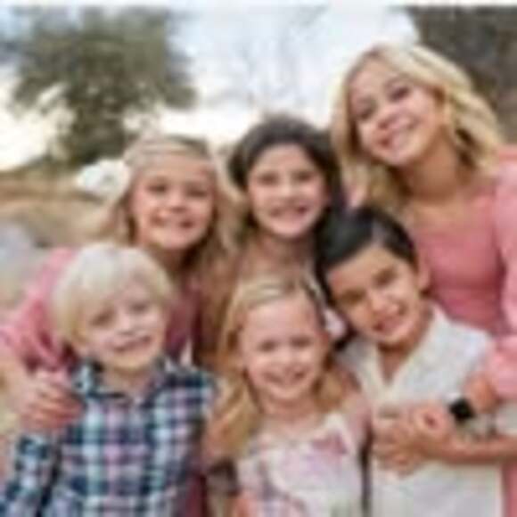 Profile Picture of Laurie Hobert (@popsicles123) on Poshmark