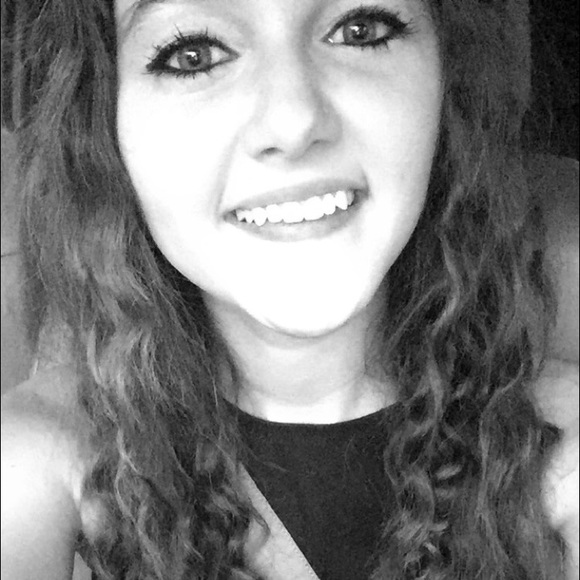 Profile Picture of Brittney Postrach (@brittneylynn211) on Poshmark