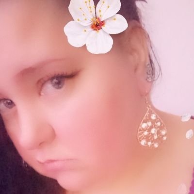 Profile Picture of Danna Hoyt (@dandy_girl28) on Twitter