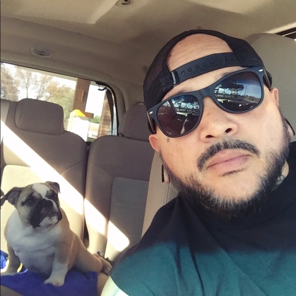 Profile Picture of Frank Leon (@frankleon771) on Poshmark
