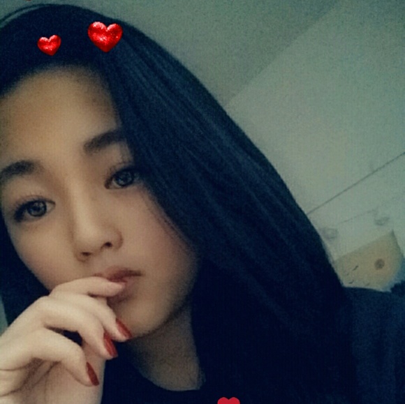 Profile Picture of Sabrina Qiu (@monstressmoon) on Poshmark