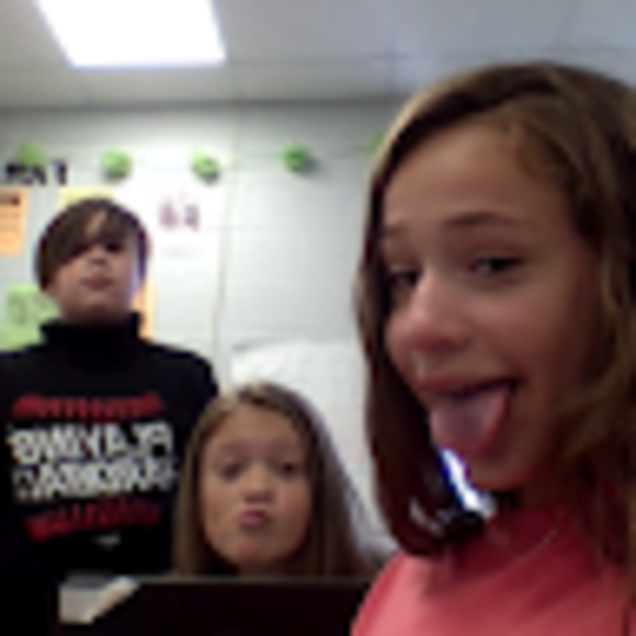 Profile Picture of Taylor Cravenho (@taylor_cravenho) on Poshmark