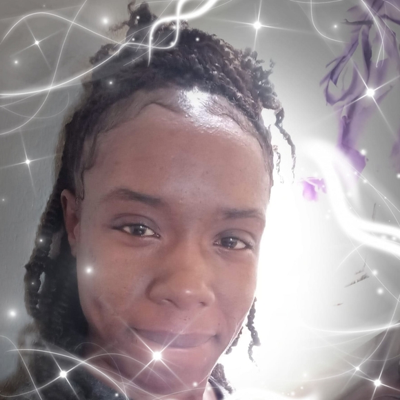 Profile Picture of Shyma Magee (@kashyma88) on Poshmark