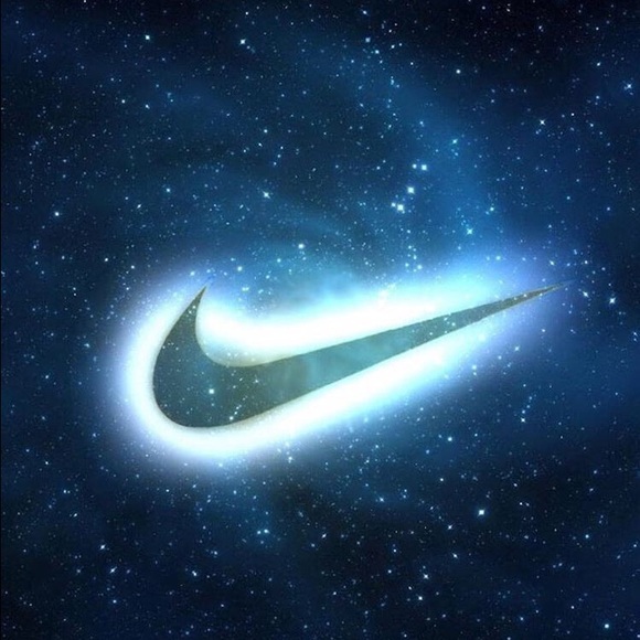 Profile Picture of Brette White (@lancester0) on Poshmark