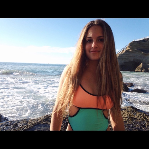 Audrey Carpenter - Poshmark Profile Picture of Audrey Carpenter (@audreylillian) on Poshmark