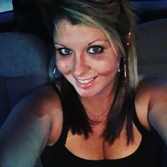 Profile Picture of Sarah Gensiejewski (@sarahrose30) on Poshmark