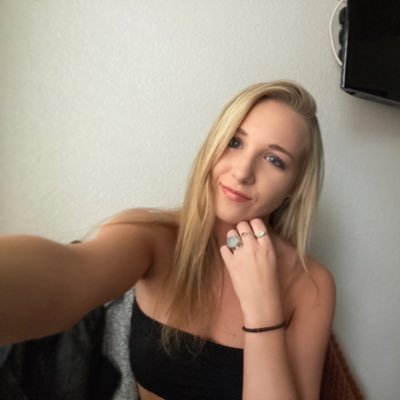 Profile Picture of Aimee Poole (@AimeePoole85) on Twitter