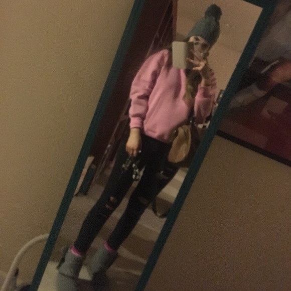 Profile Picture of Gabrielle Downey (@gabrielle0154) on Poshmark