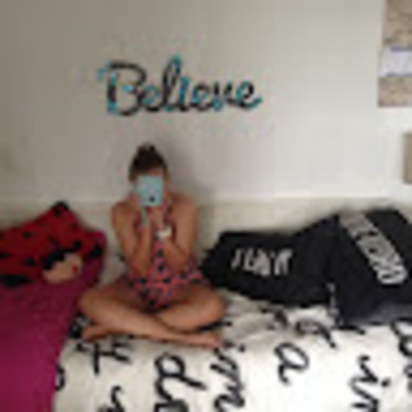 Profile Picture of Megan Stapleton (@mstapleton149) on Poshmark