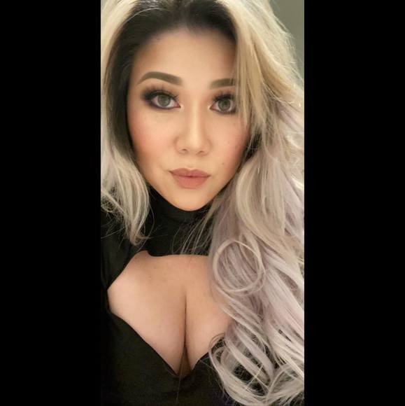 Profile Picture of Trisha Nguyen (@facenvy) on Poshmark
