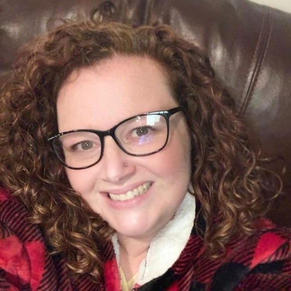 Profile Picture of Jen Neudorf (@jenneudorf) on Poshmark