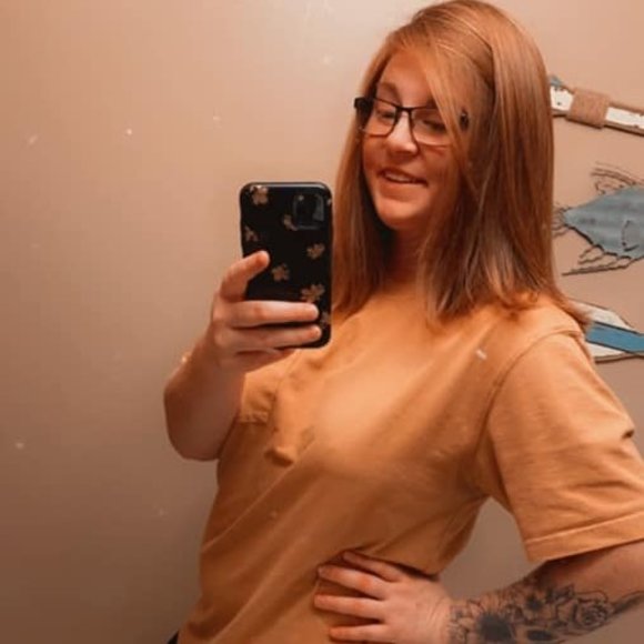 Profile Picture of Taylor Keesling (@tkeesling) on Poshmark