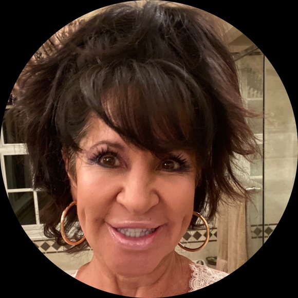 Profile Picture of Sheryl Tyler (@sheryl_tyler) on Poshmark