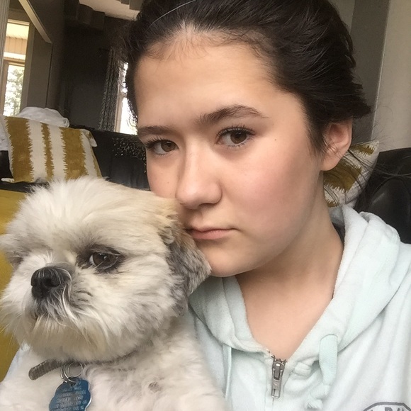 Profile Picture of Mary Bueling (@marybueling) on Poshmark