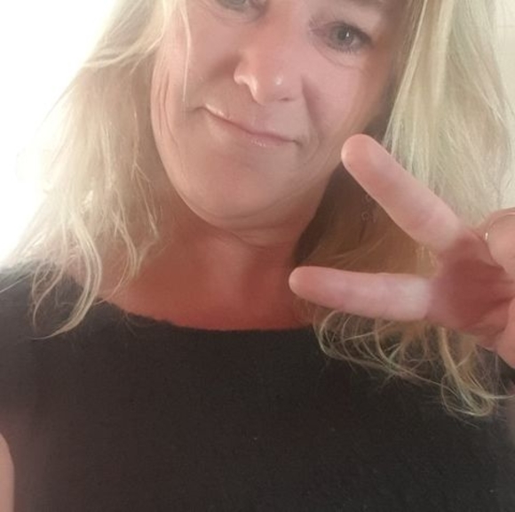 Profile Picture of Toni Saltzer (@tonisaltzer) on Poshmark
