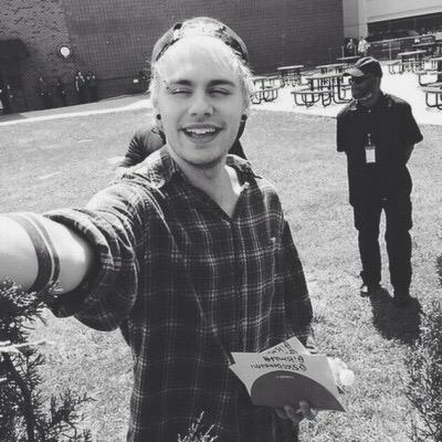 Profile Picture of LYSS//pcd (@Iiamftmikey) on Twitter